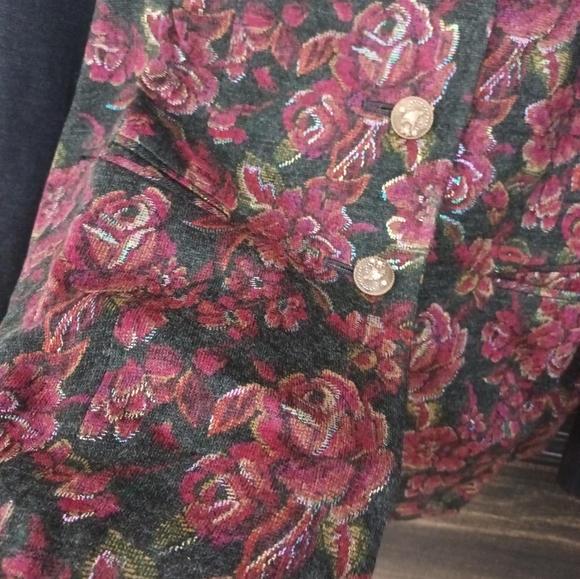 Branded partywear high quality blazer..... - Picture 9 of 10